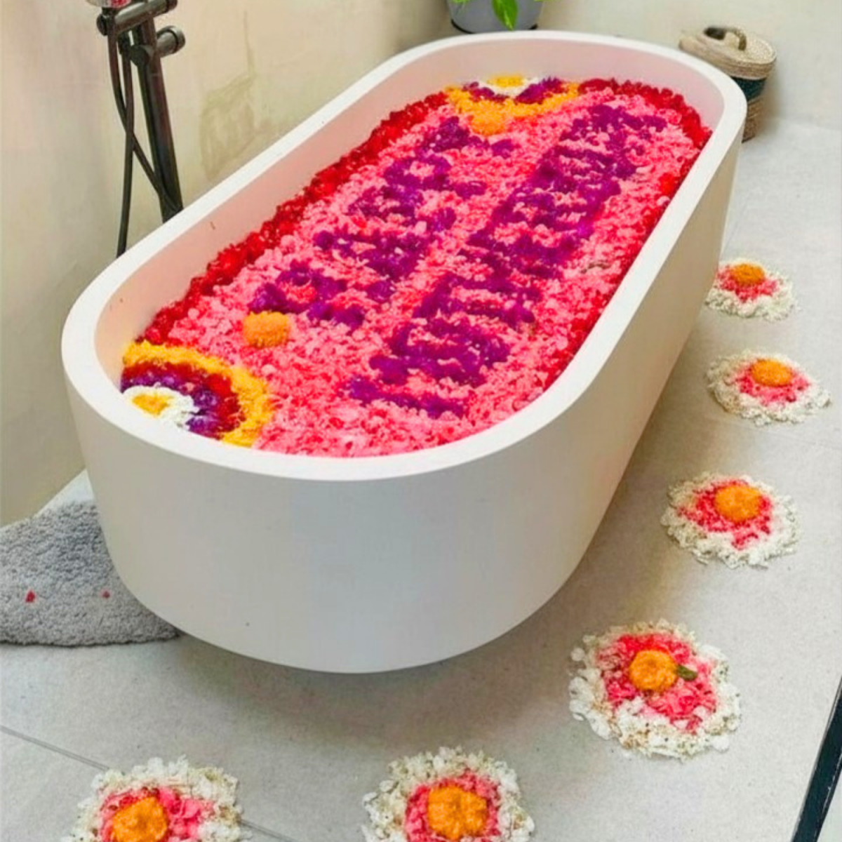 Flower Bathtub Decoration – Romantic Petal Bath in Bali Villas - Bali Floating Company - decorations